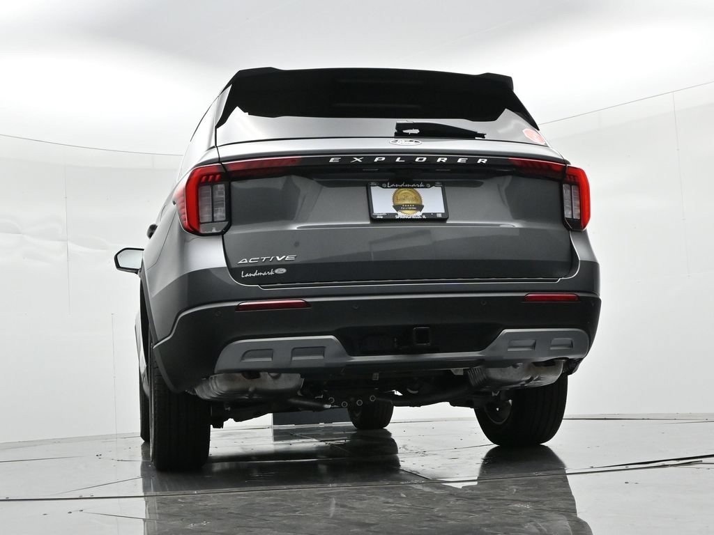 Ford Explorer Vehicle Full-screen Gallery Image 22