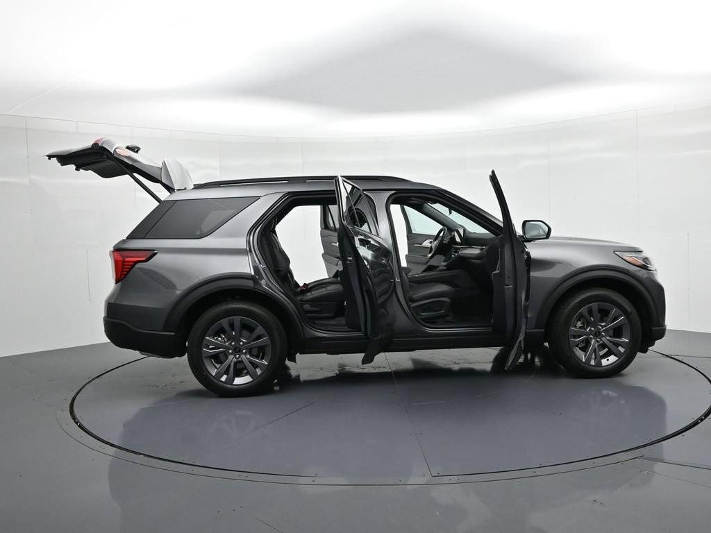 Ford Explorer Vehicle Full-screen Gallery Image 25
