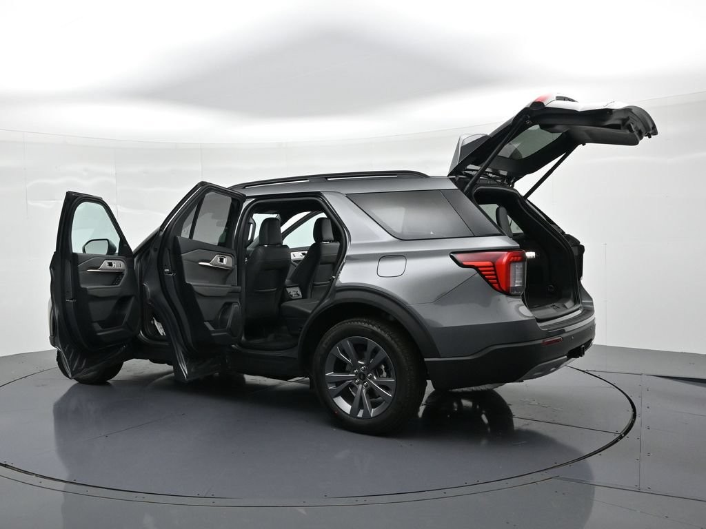 Ford Explorer Vehicle Full-screen Gallery Image 26