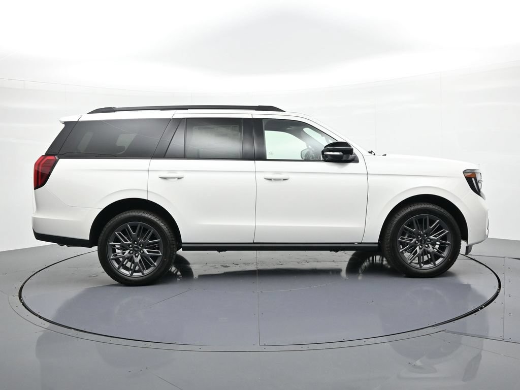 Ford Expedition Vehicle Full-screen Gallery Image 5