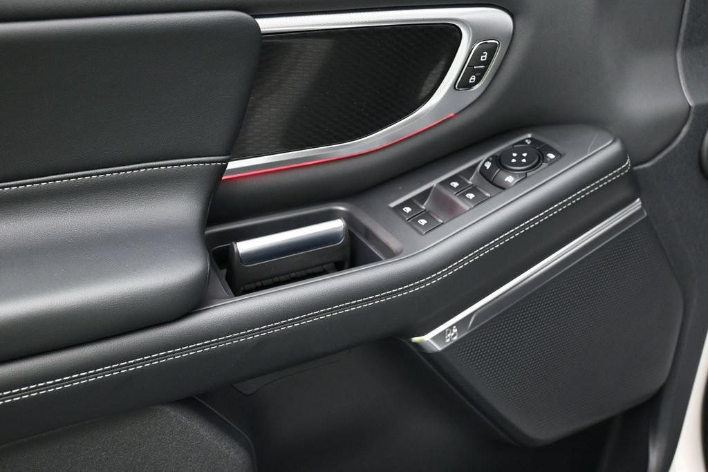 Ford Expedition Vehicle Full-screen Gallery Image 11