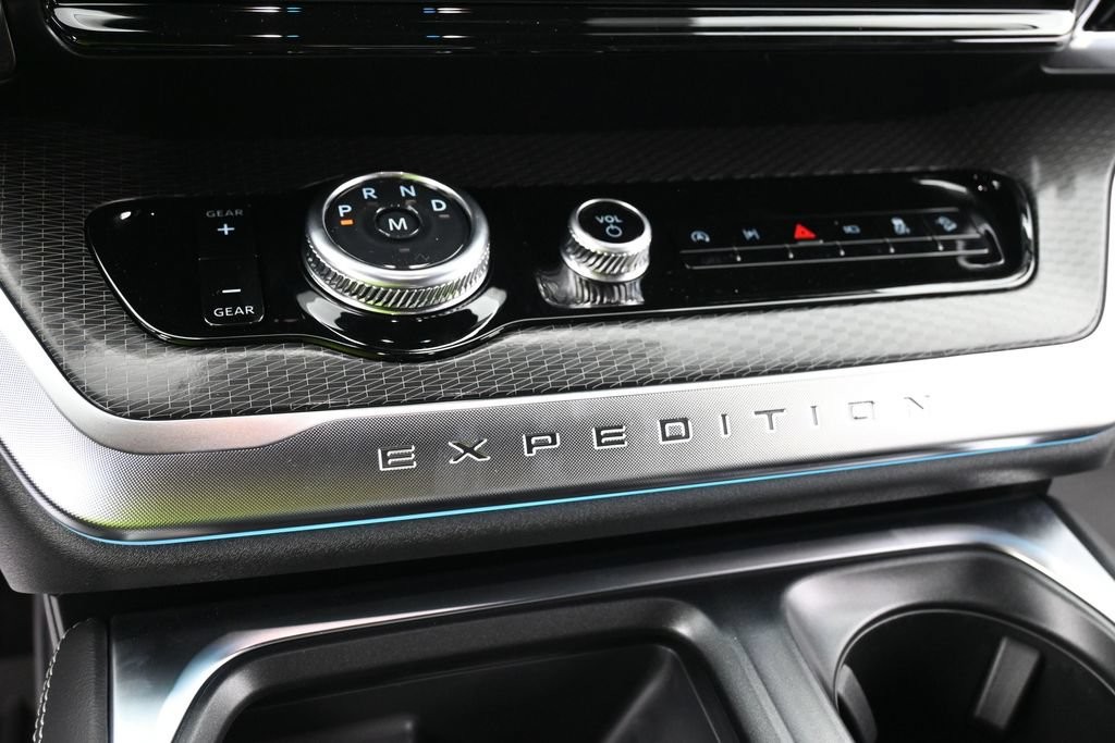 Ford Expedition Vehicle Full-screen Gallery Image 13