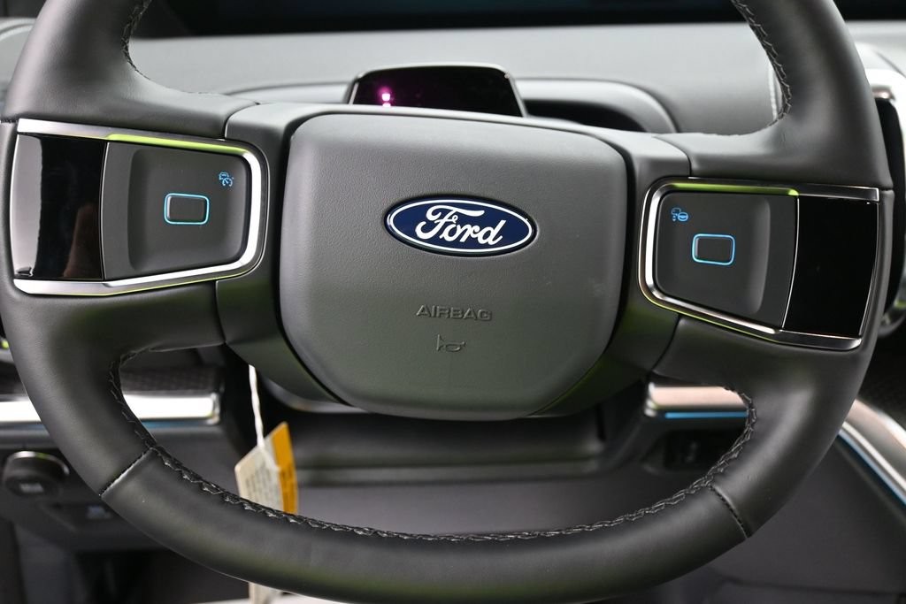 Ford Expedition Vehicle Full-screen Gallery Image 15