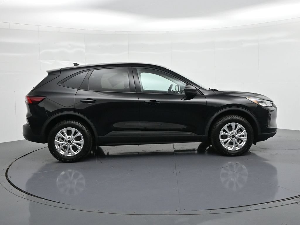 Ford Escape Vehicle Full-screen Gallery Image 5