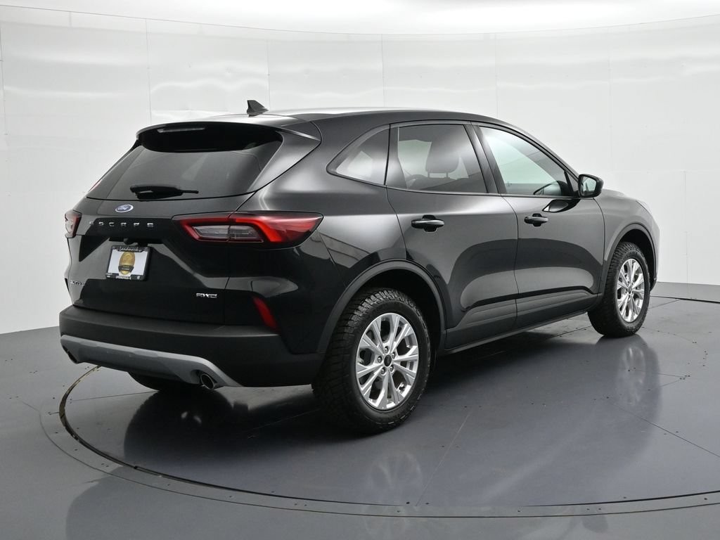 Ford Escape Vehicle Full-screen Gallery Image 6