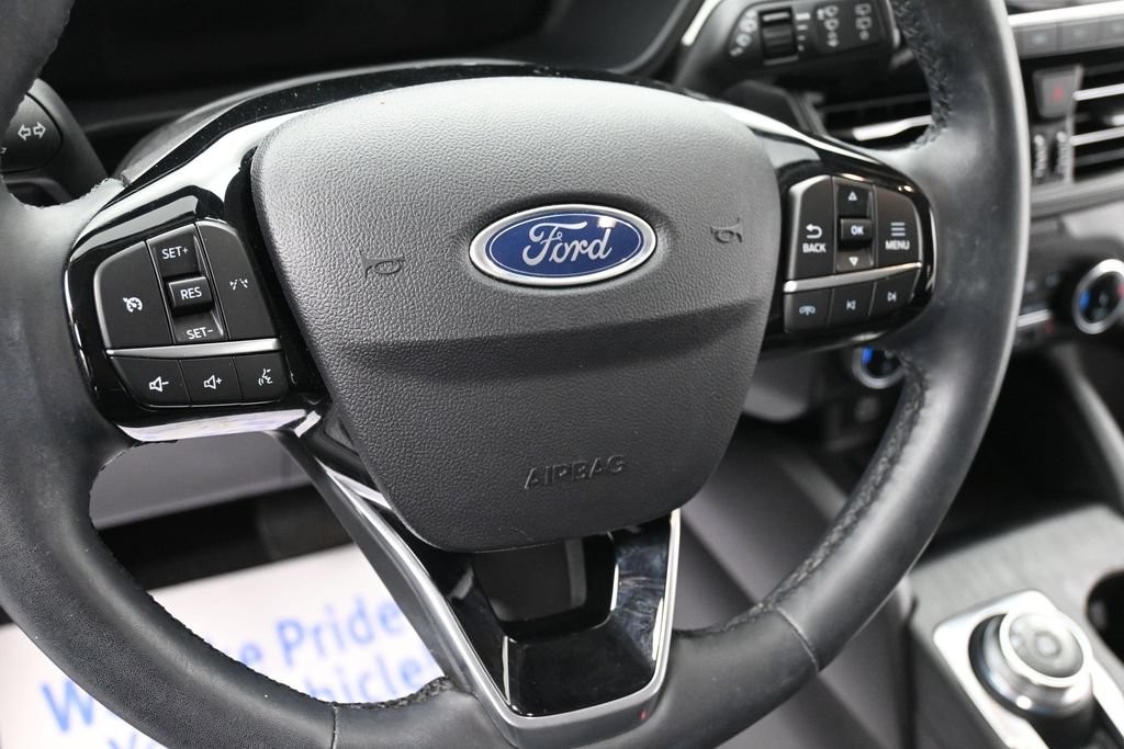 Ford Escape Vehicle Full-screen Gallery Image 13