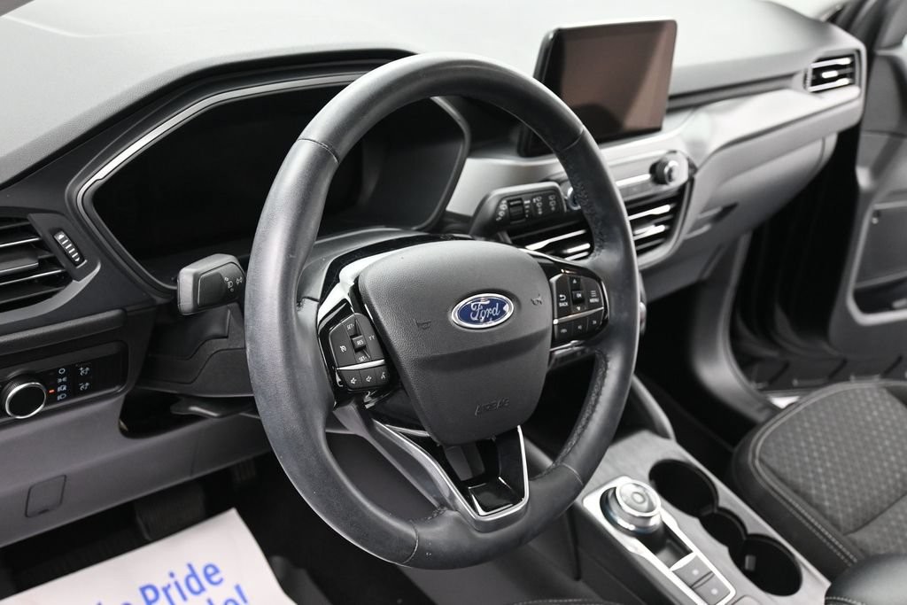 Ford Escape Vehicle Full-screen Gallery Image 14