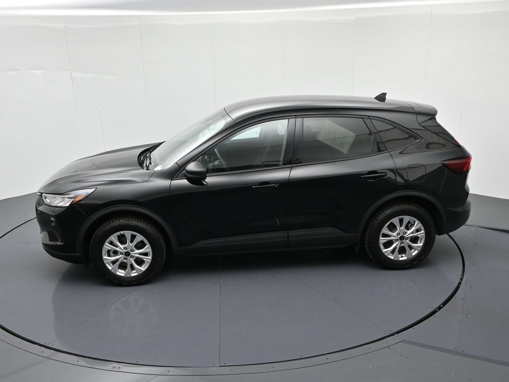 Ford Escape Vehicle Full-screen Gallery Image 18
