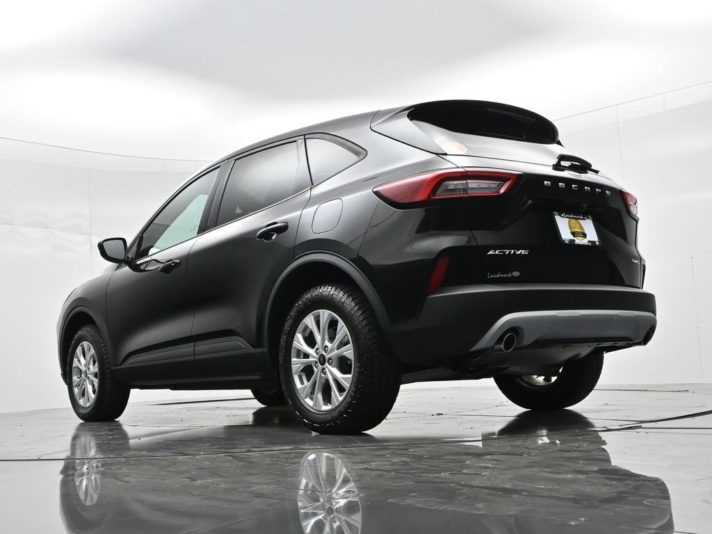 Ford Escape Vehicle Full-screen Gallery Image 19