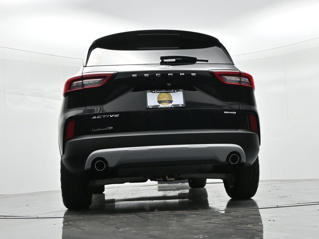 Ford Escape Vehicle Full-screen Gallery Image 20