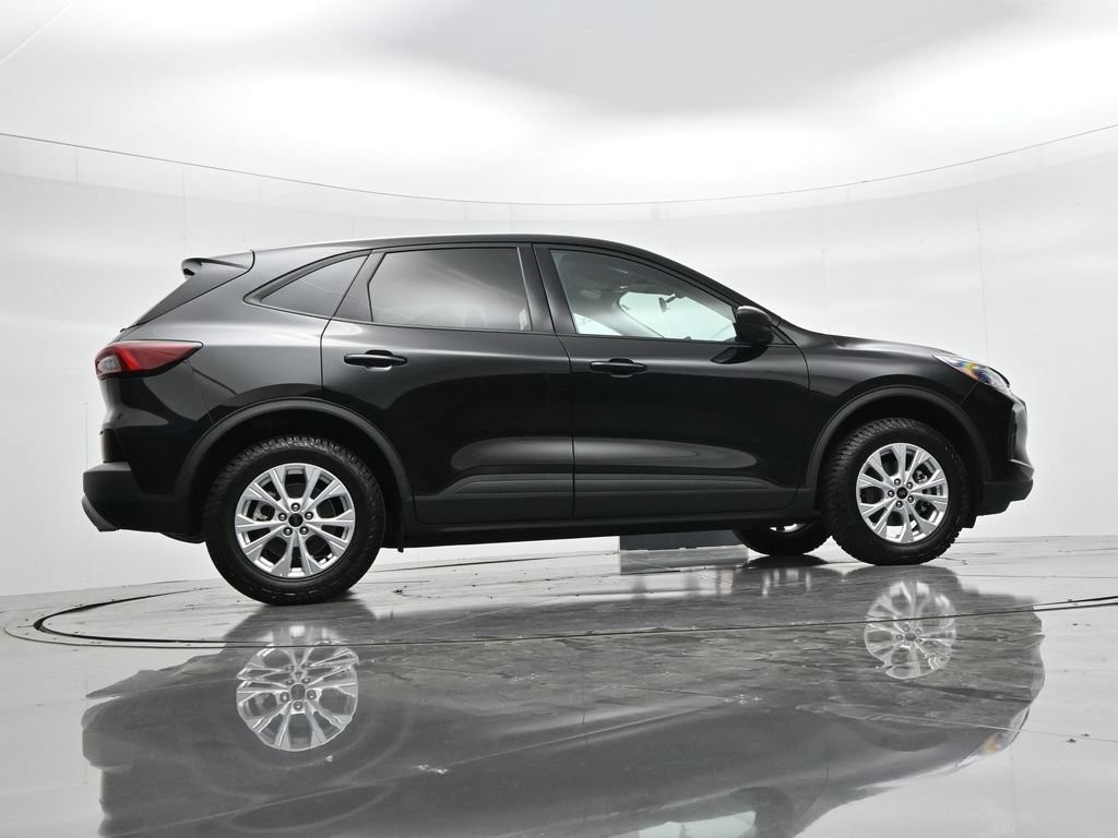 Ford Escape Vehicle Full-screen Gallery Image 22