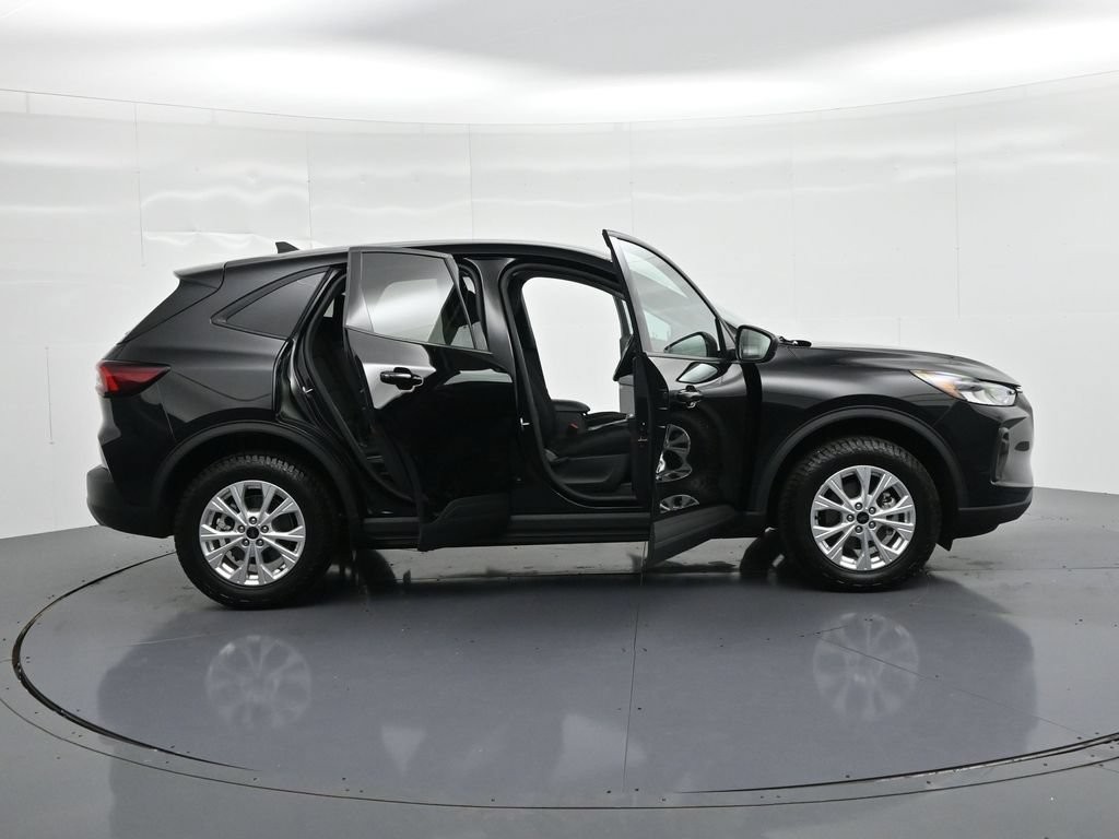 Ford Escape Vehicle Full-screen Gallery Image 23