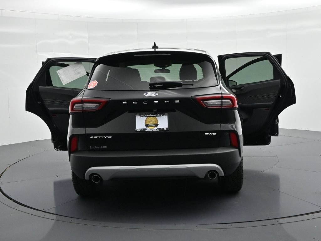 Ford Escape Vehicle Full-screen Gallery Image 26