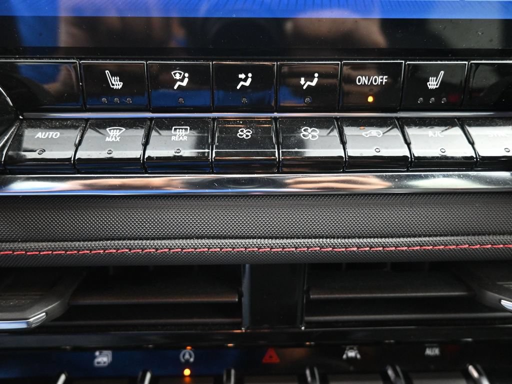 Chevrolet Colorado Vehicle Full-screen Gallery Image 11