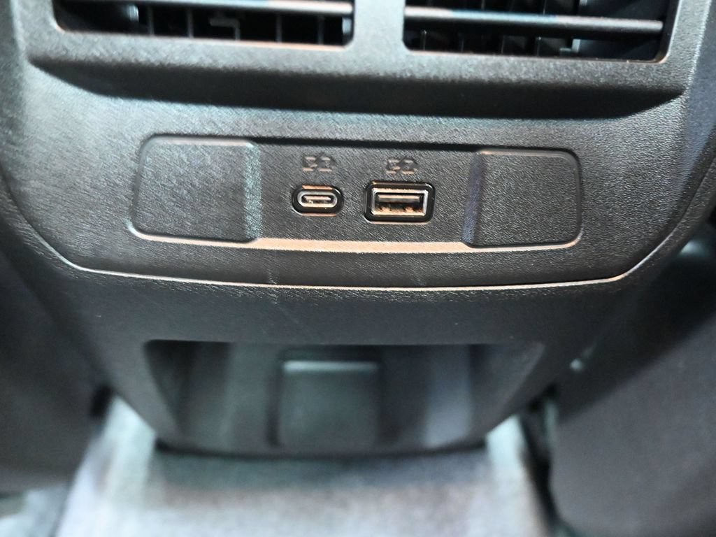 Chevrolet Colorado Vehicle Full-screen Gallery Image 18