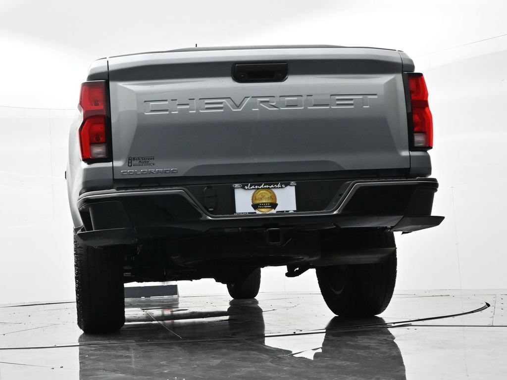 Chevrolet Colorado Vehicle Full-screen Gallery Image 25