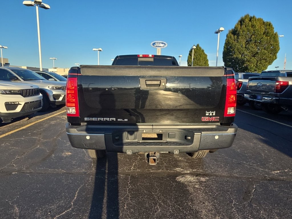 GMC Sierra 2500HD Vehicle Full-screen Gallery Image 6