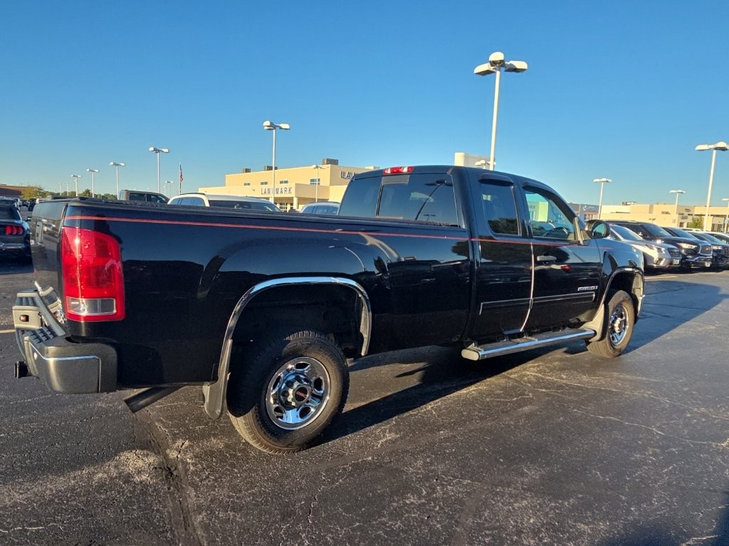 GMC Sierra 2500HD Vehicle Full-screen Gallery Image 7