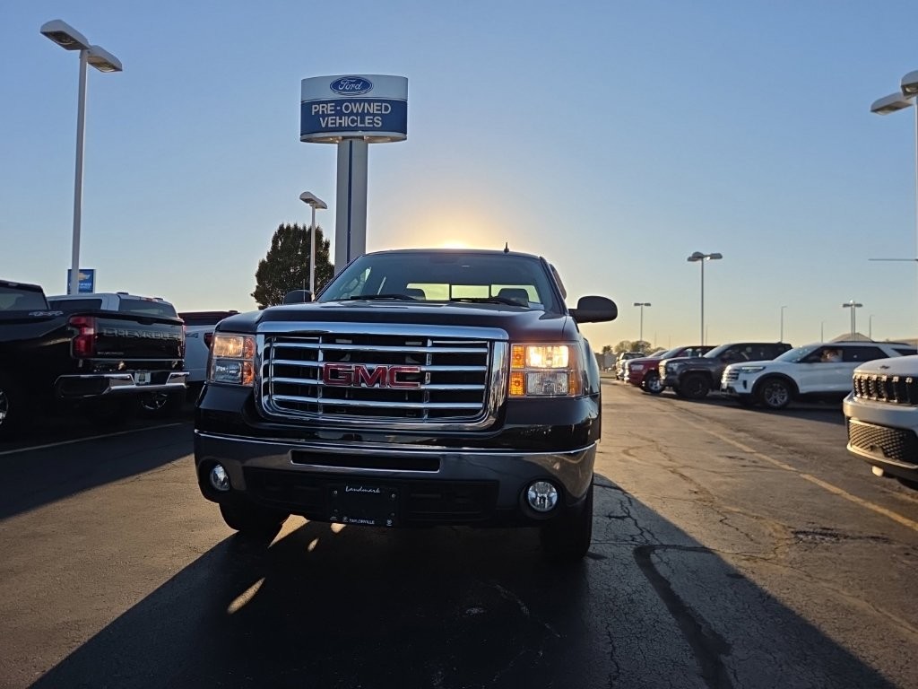 GMC Sierra 2500HD Vehicle Full-screen Gallery Image 9