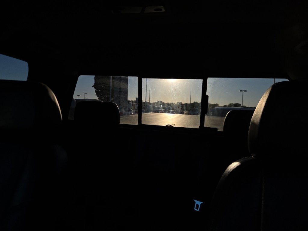 GMC Sierra 2500HD Vehicle Full-screen Gallery Image 15