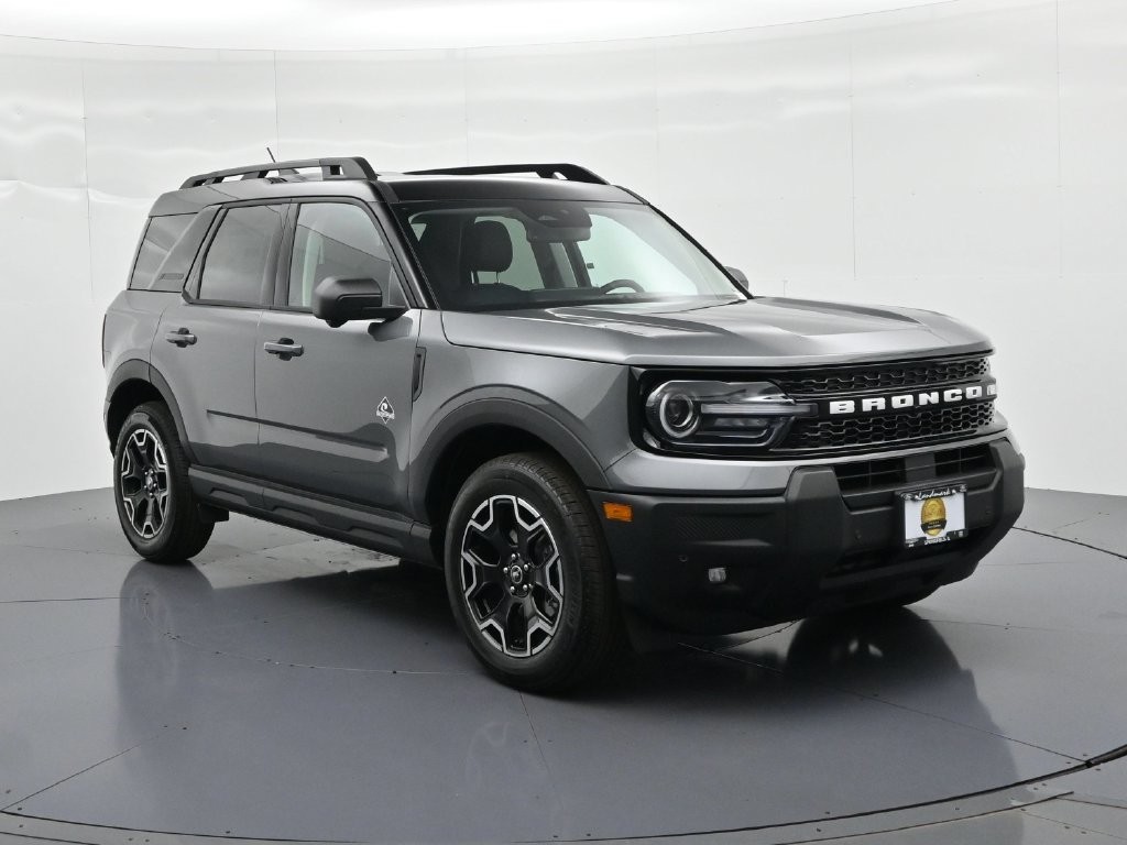 Ford Bronco Sport Vehicle Full-screen Gallery Image 4