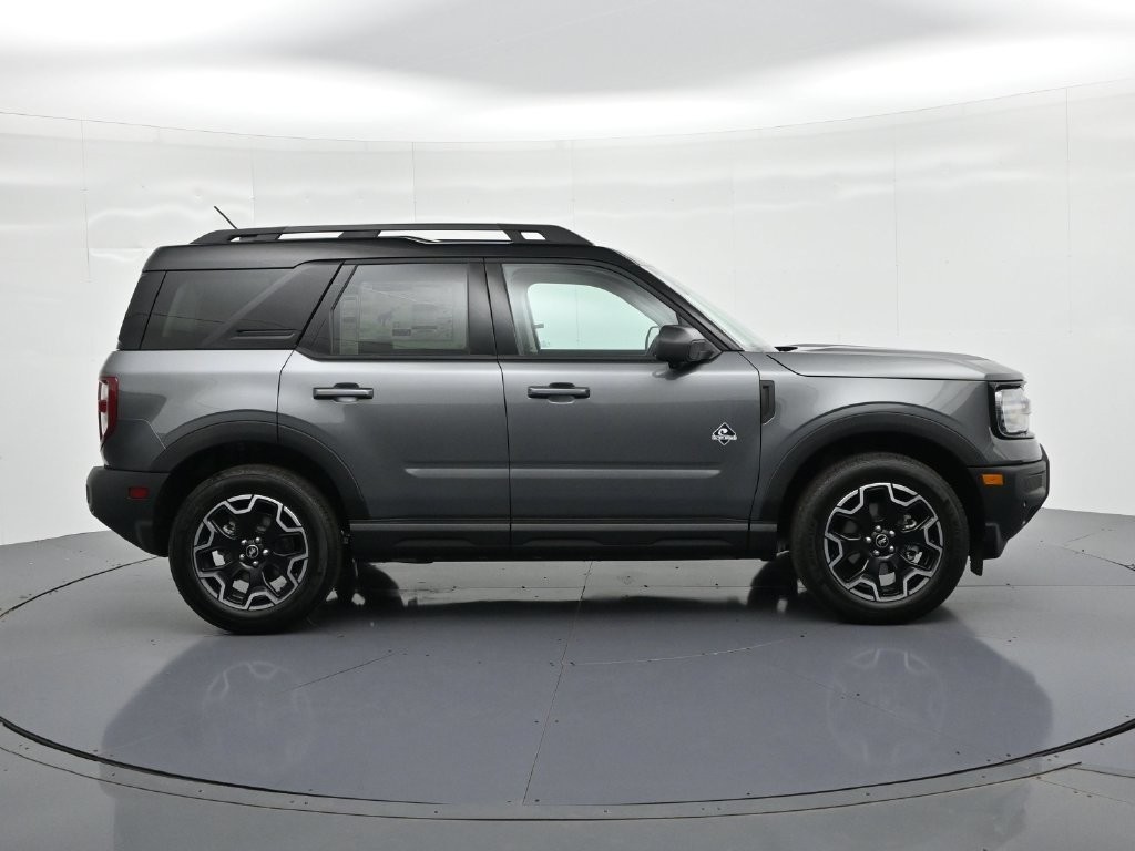 Ford Bronco Sport Vehicle Full-screen Gallery Image 5