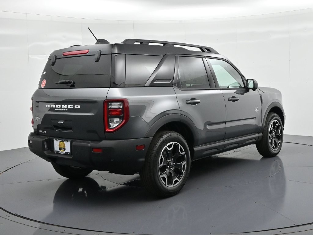 Ford Bronco Sport Vehicle Full-screen Gallery Image 6
