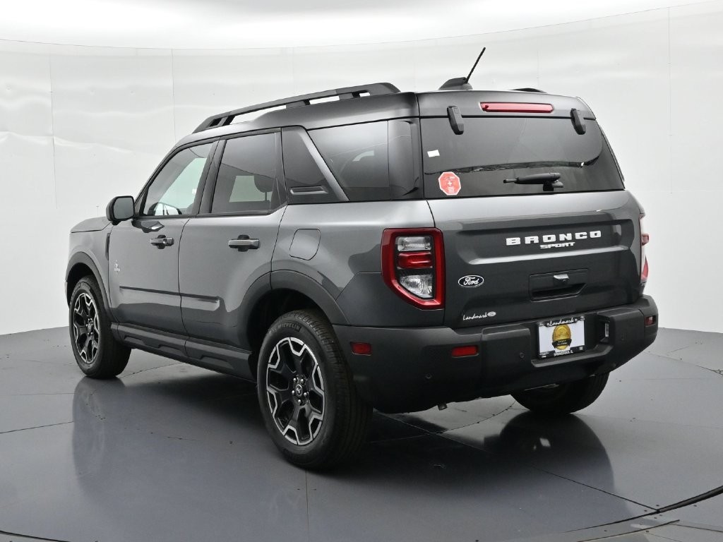 Ford Bronco Sport Vehicle Full-screen Gallery Image 8