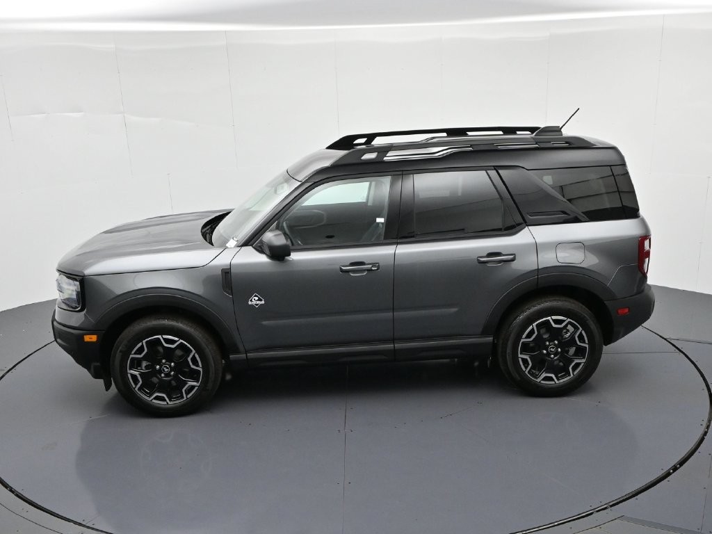 Ford Bronco Sport Vehicle Full-screen Gallery Image 19