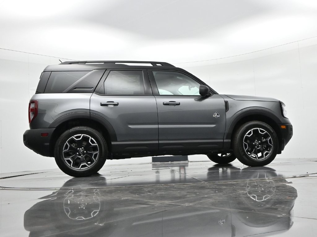 Ford Bronco Sport Vehicle Full-screen Gallery Image 23