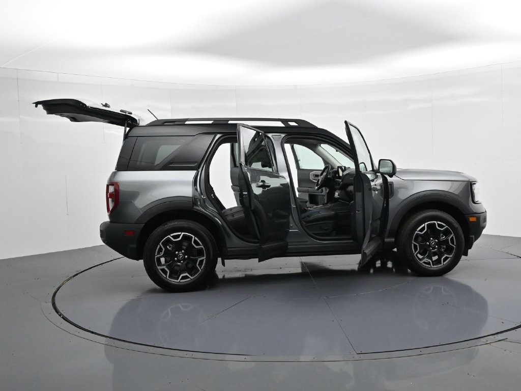 Ford Bronco Sport Vehicle Full-screen Gallery Image 24