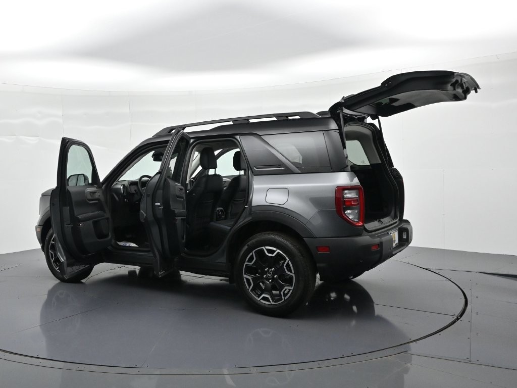 Ford Bronco Sport Vehicle Full-screen Gallery Image 25
