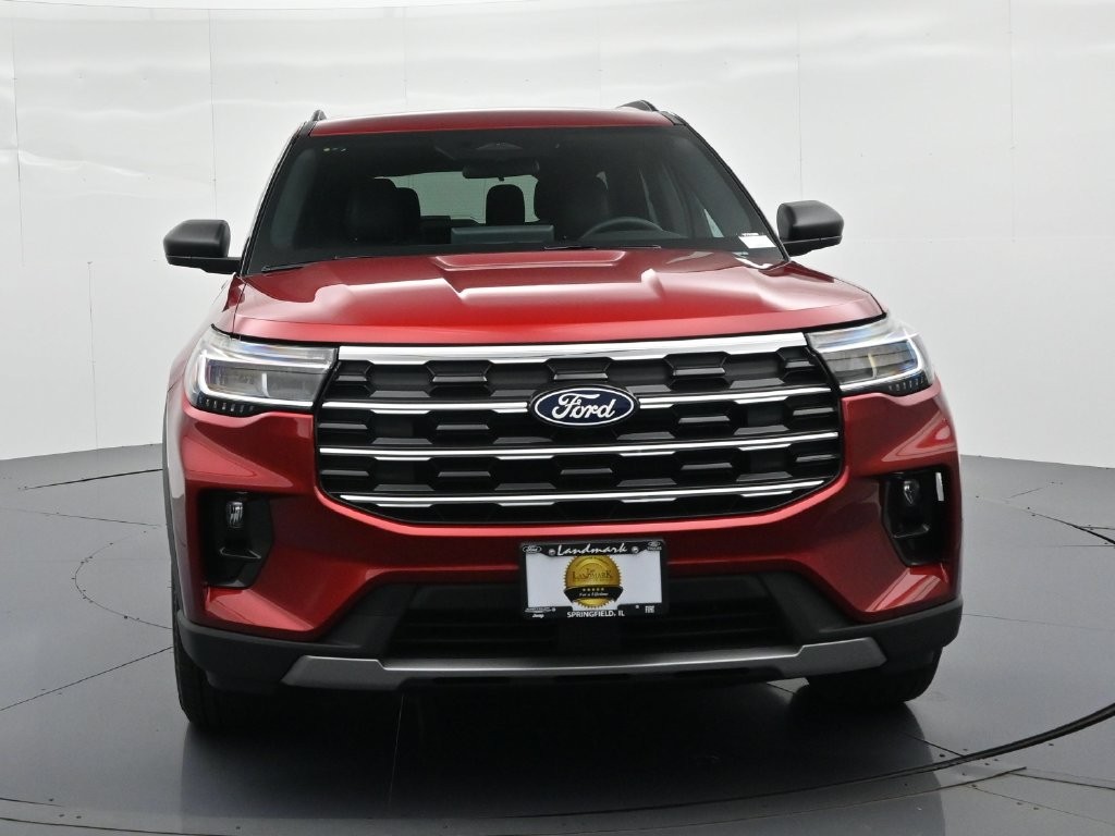 Ford Explorer Vehicle Full-screen Gallery Image 3