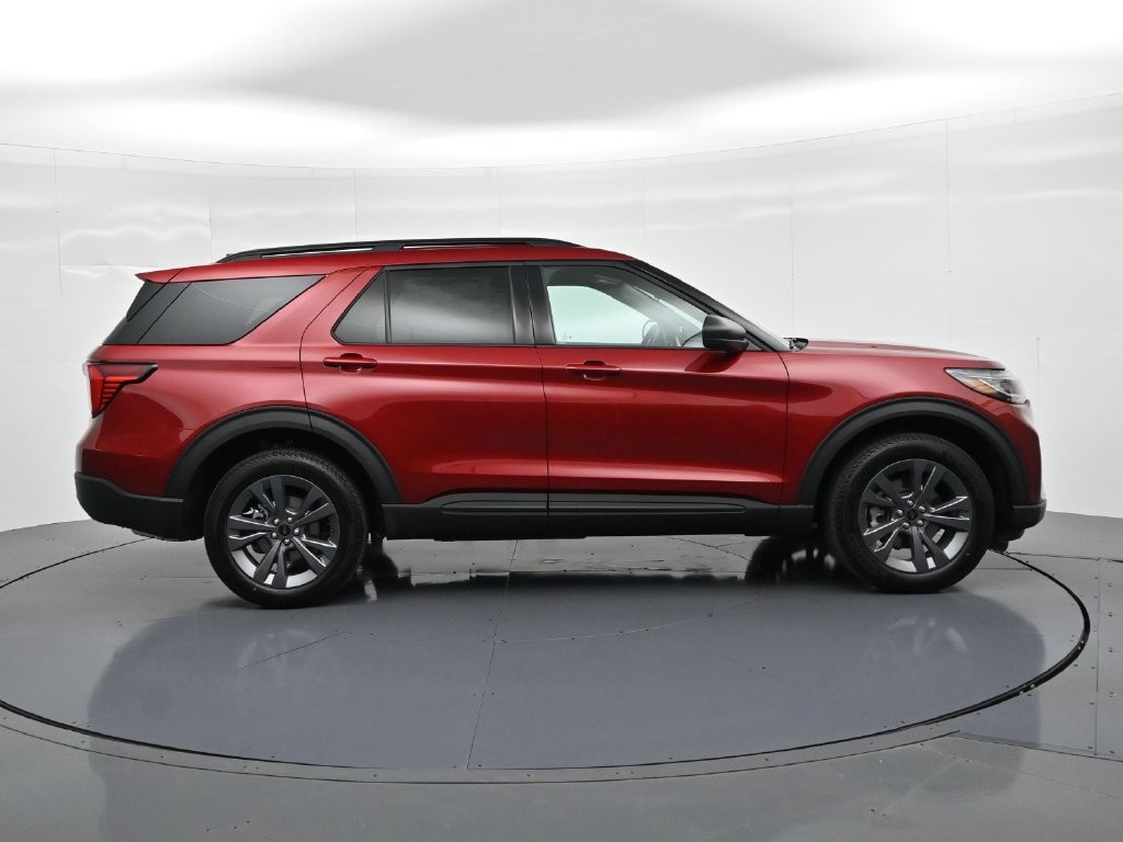 Ford Explorer Vehicle Full-screen Gallery Image 5