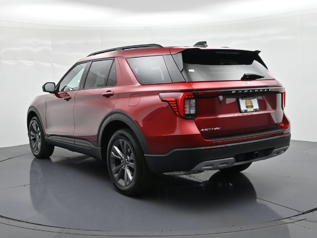 Ford Explorer Vehicle Full-screen Gallery Image 8