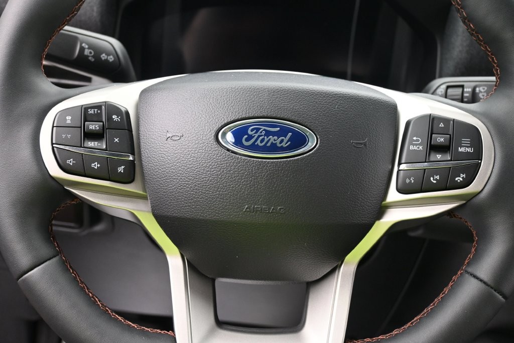 Ford Explorer Vehicle Full-screen Gallery Image 14