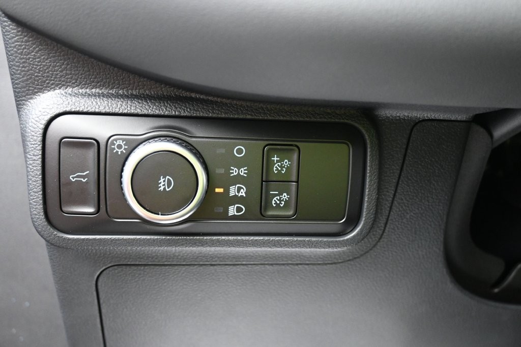 Ford Explorer Vehicle Full-screen Gallery Image 15