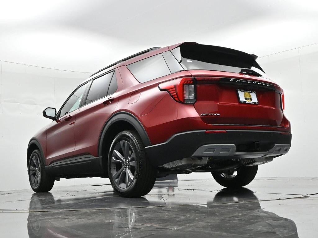Ford Explorer Vehicle Full-screen Gallery Image 21