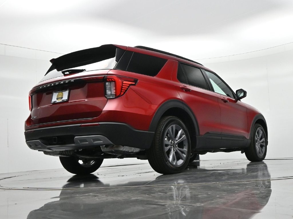Ford Explorer Vehicle Full-screen Gallery Image 23