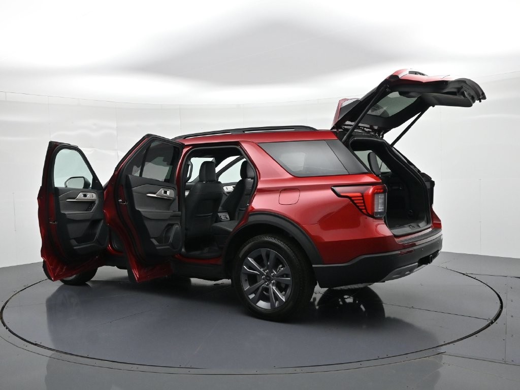 Ford Explorer Vehicle Full-screen Gallery Image 26