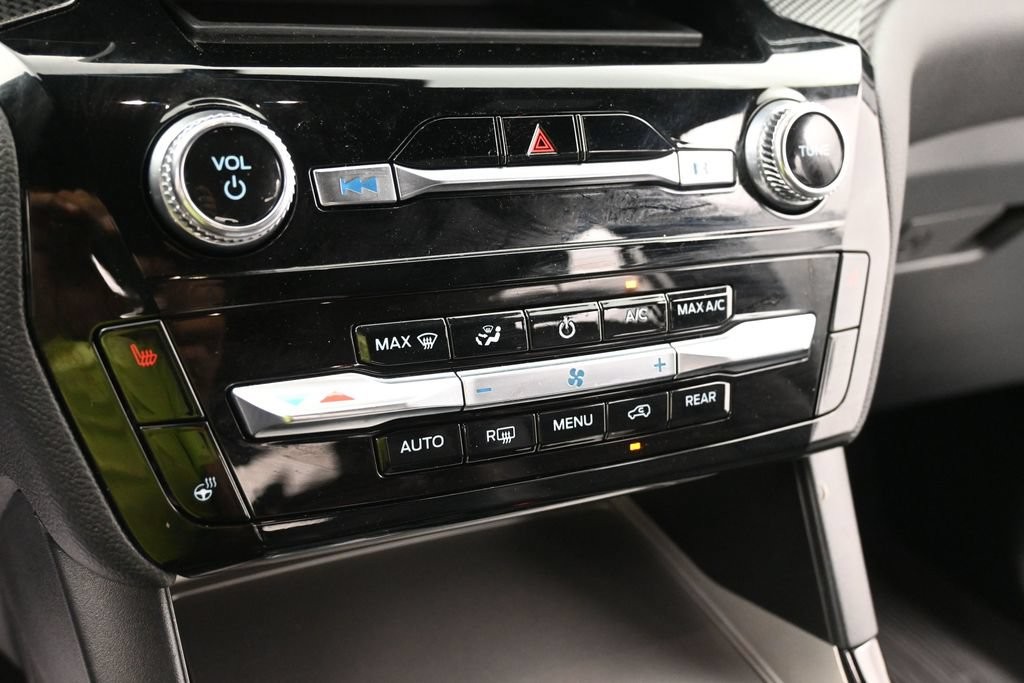 Ford Explorer Vehicle Full-screen Gallery Image 11