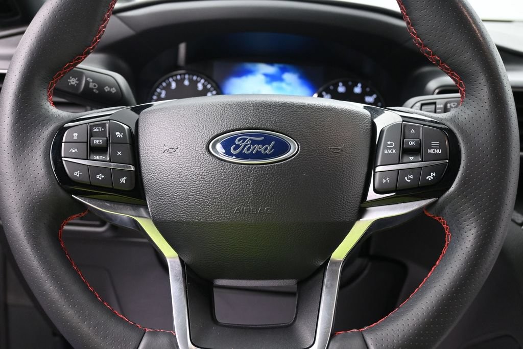 Ford Explorer Vehicle Full-screen Gallery Image 13