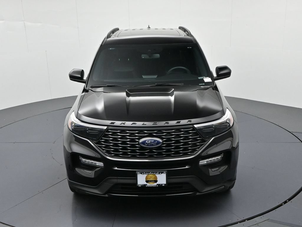 Ford Explorer Vehicle Full-screen Gallery Image 16