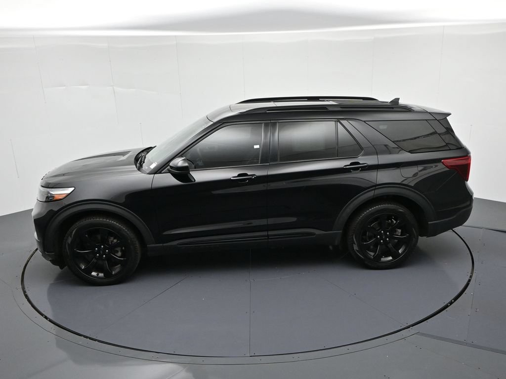 Ford Explorer Vehicle Full-screen Gallery Image 18