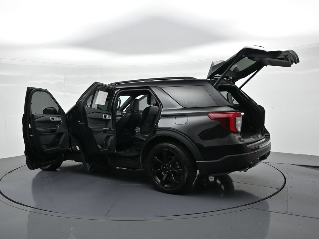 Ford Explorer Vehicle Full-screen Gallery Image 24