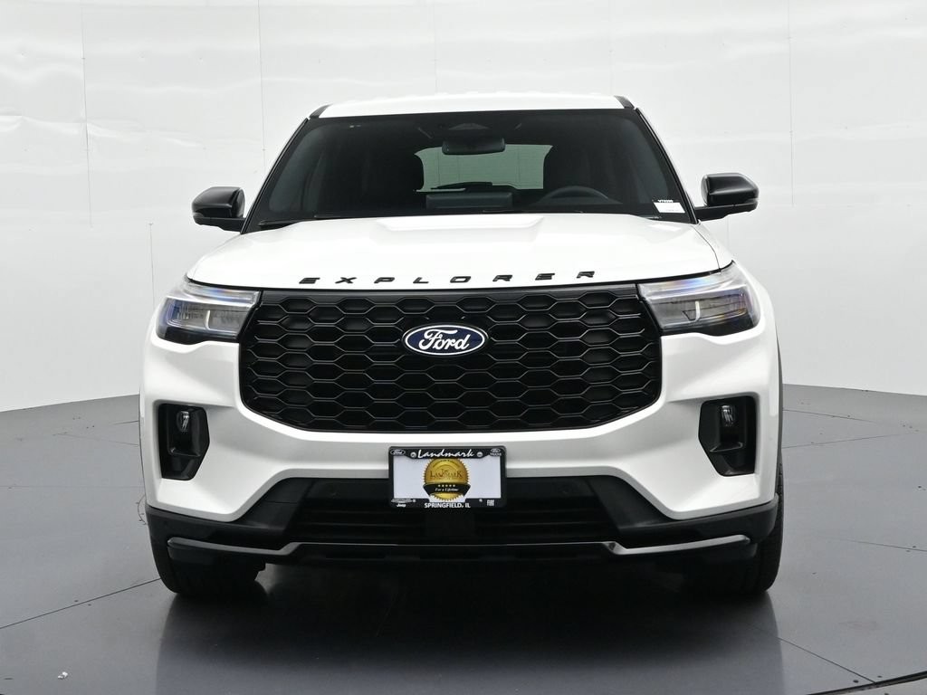 Ford Explorer Vehicle Full-screen Gallery Image 3