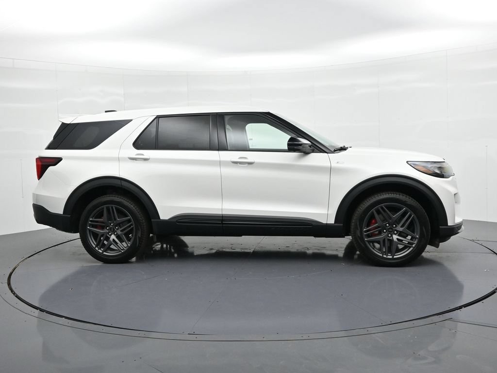 Ford Explorer Vehicle Full-screen Gallery Image 5