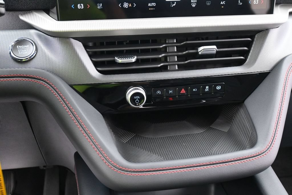 Ford Explorer Vehicle Full-screen Gallery Image 11