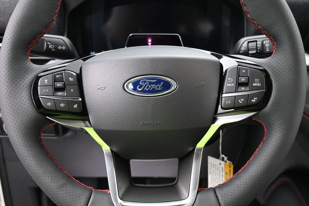 Ford Explorer Vehicle Full-screen Gallery Image 13
