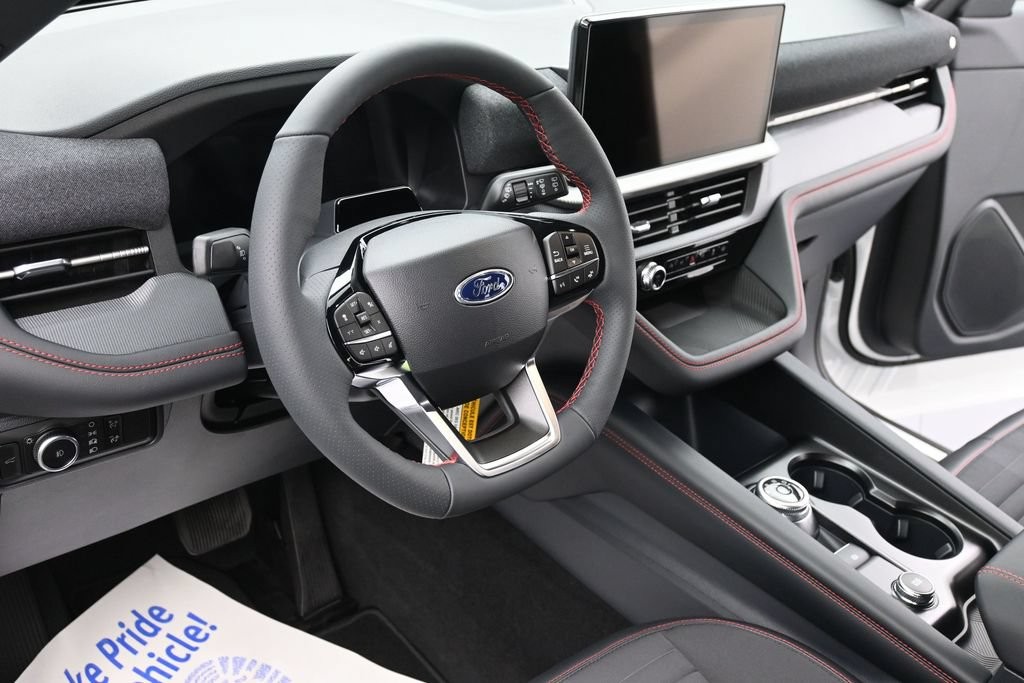 Ford Explorer Vehicle Full-screen Gallery Image 16